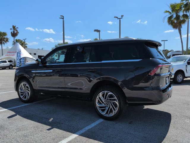 Certified 2026 Lincoln Navigator Reserve AWD/4WD image 6