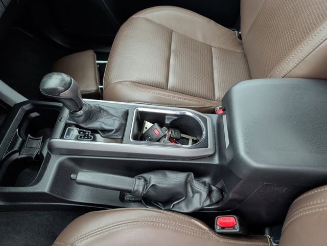 Used 2016 Toyota Tacoma Limited w/ Towing Package image 34