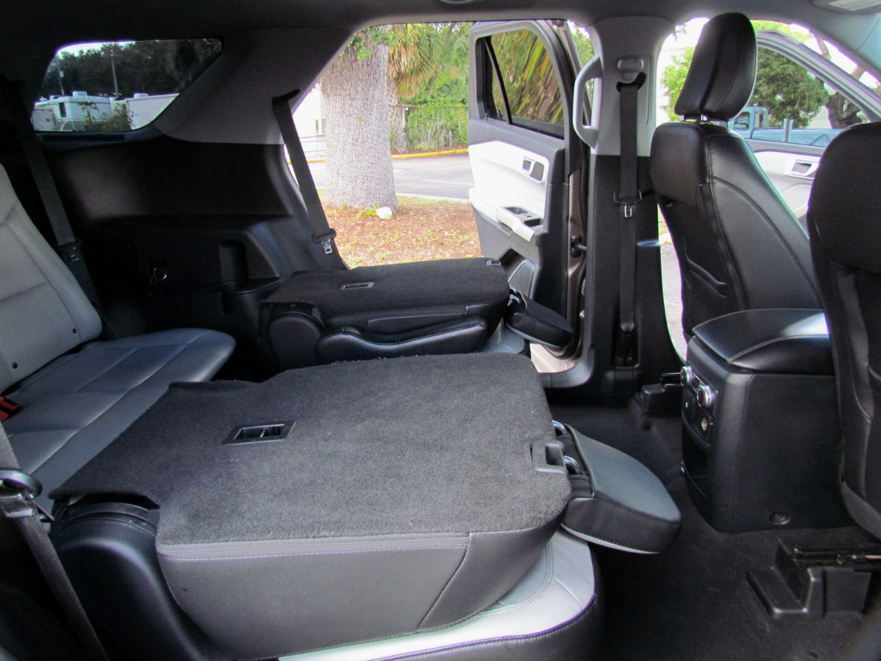 Used 2021 Ford Explorer XLT w/ Equipment Group 202A image 20