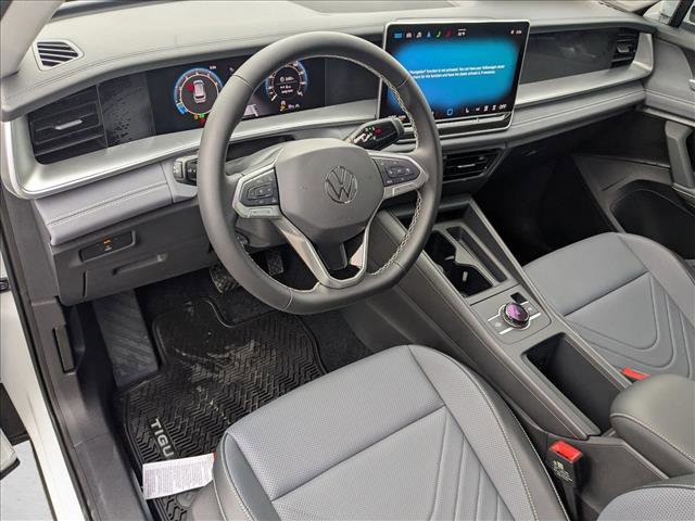 New 2025 Volkswagen Tiguan SE image 3