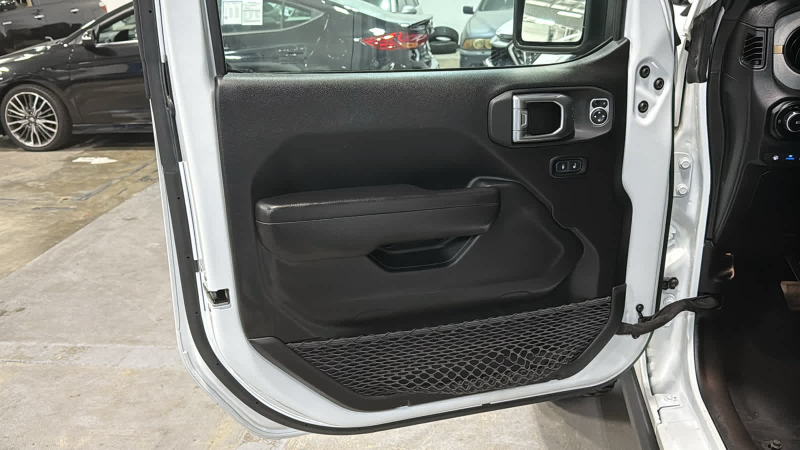 Used 2024 Jeep Wrangler Unlimited AWD/4WD image 7