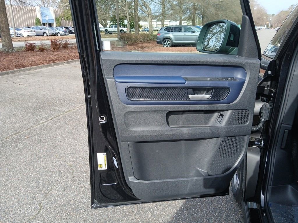 New 2025 Volkswagen ID. Buzz Pro S RWD image 10