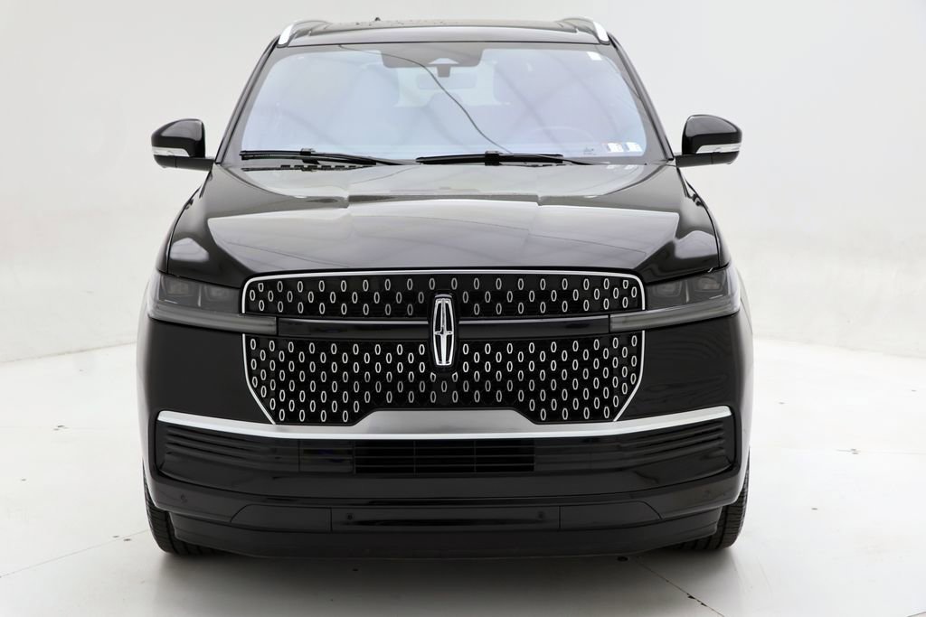 Used 2025 Lincoln Navigator Reserve AWD/4WD image 5