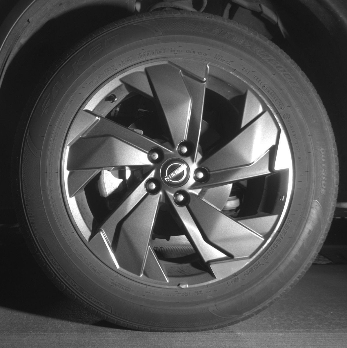 Used 2025 Nissan Rogue SV FWD image 12