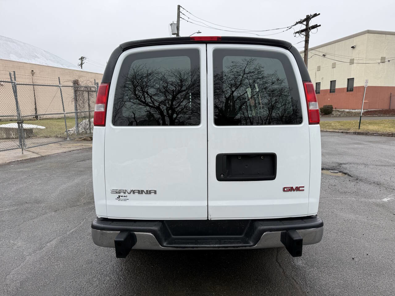 Used 2017 GMC Savana 2500 RWD image 4