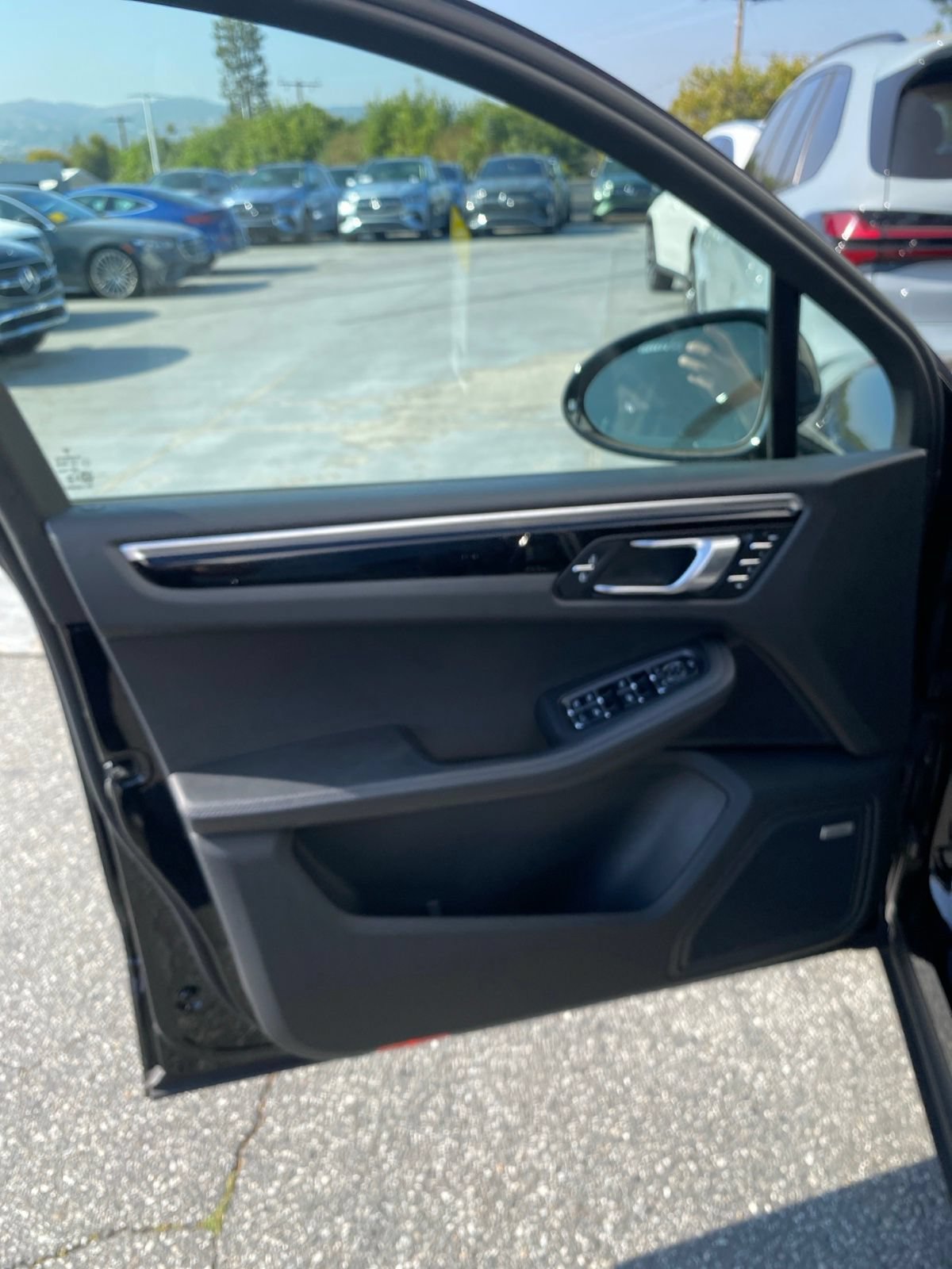 Used 2023 Porsche Macan AWD/4WD image 9