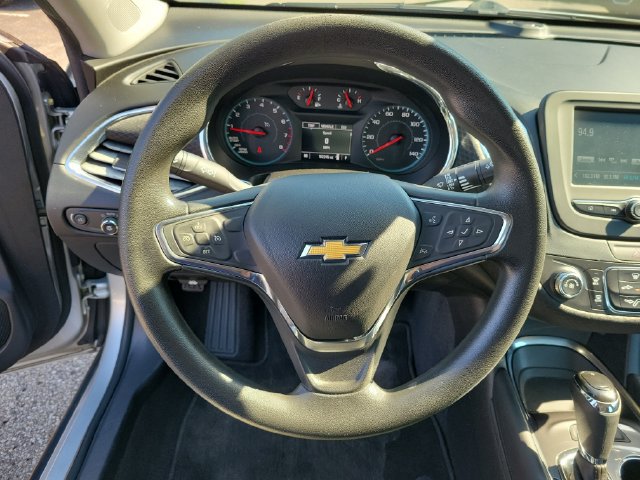 Used 2017 Chevrolet Malibu LT FWD image 18