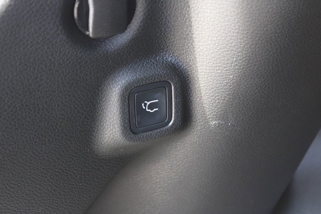 Used 2023 Jeep Compass Limited w/ Elite Group image 9