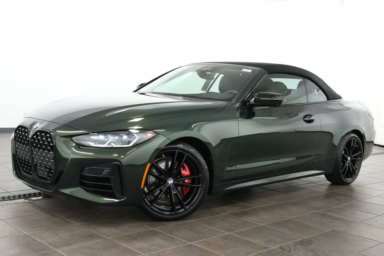 Used 2023 BMW 440i xDrive Convertible w/ Premium Package AWD/4WD image 2