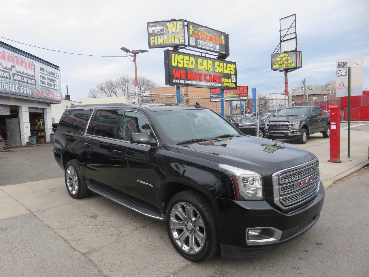 Used 2016 GMC Yukon XL SLT w/ Open Road Package image 3