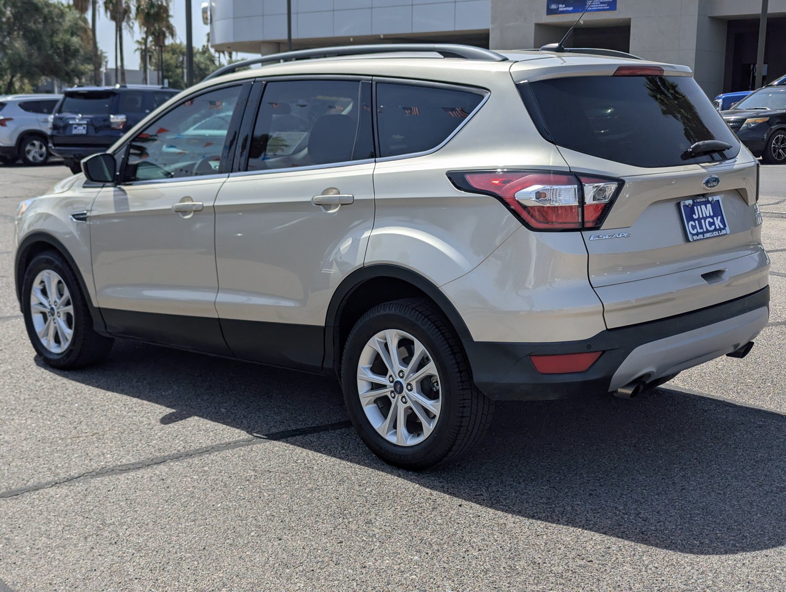 Certified 2017 Ford Escape SE w/ Equipment Group 201A FWD image 4