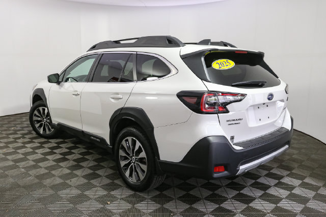 Used 2025 Subaru Outback Limited AWD/4WD image 7