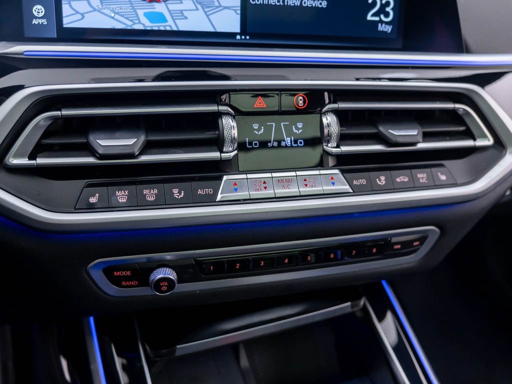 Used 2022 BMW X7 xDrive40i w/ M Sport Package AWD/4WD image 25