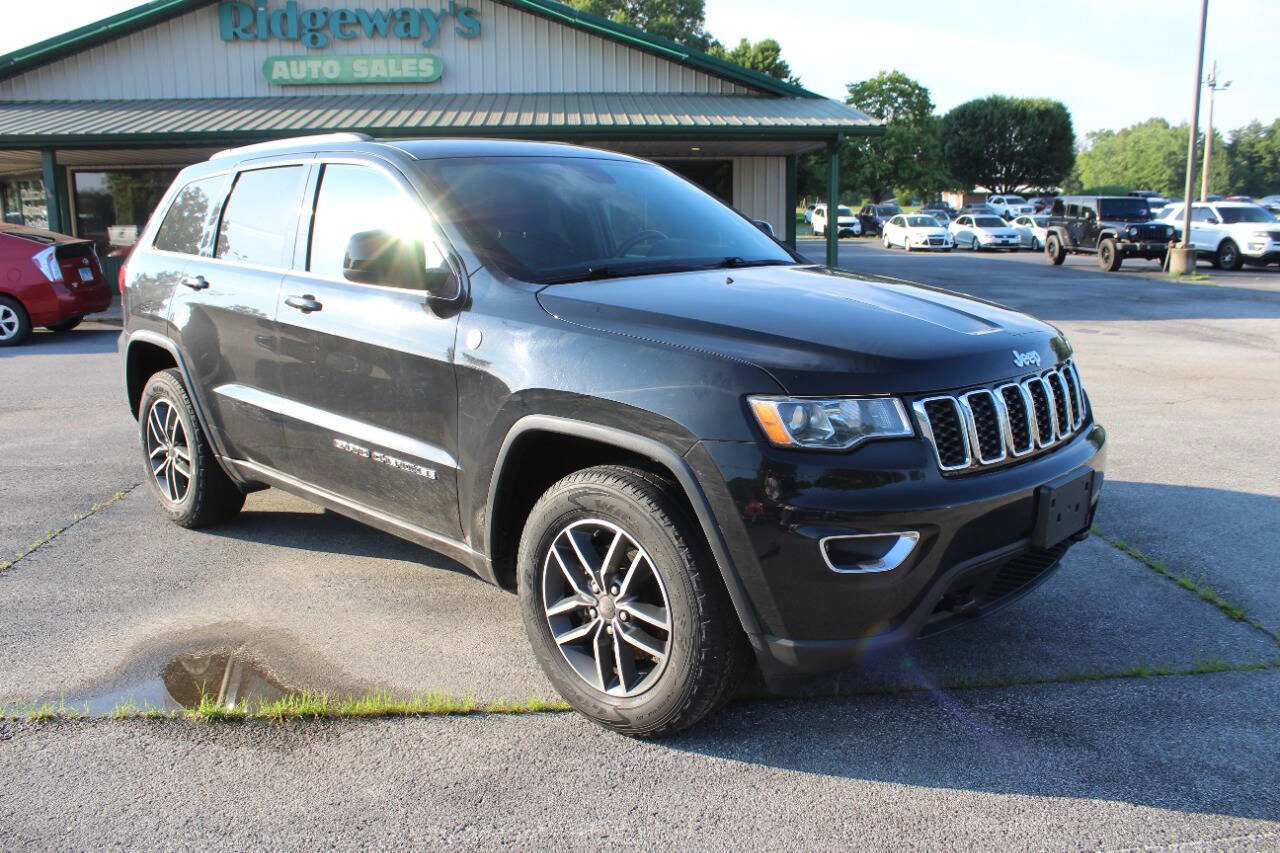 Used 2019 Jeep Grand Cherokee Laredo w/ 18" Wheel & 8.4" Radio Group image 1