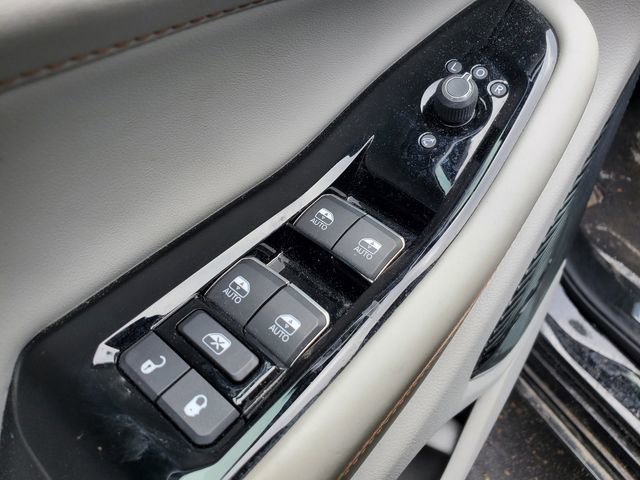 Used 2022 Jeep Grand Cherokee Overland w/ Advanced Protech Group III image 8