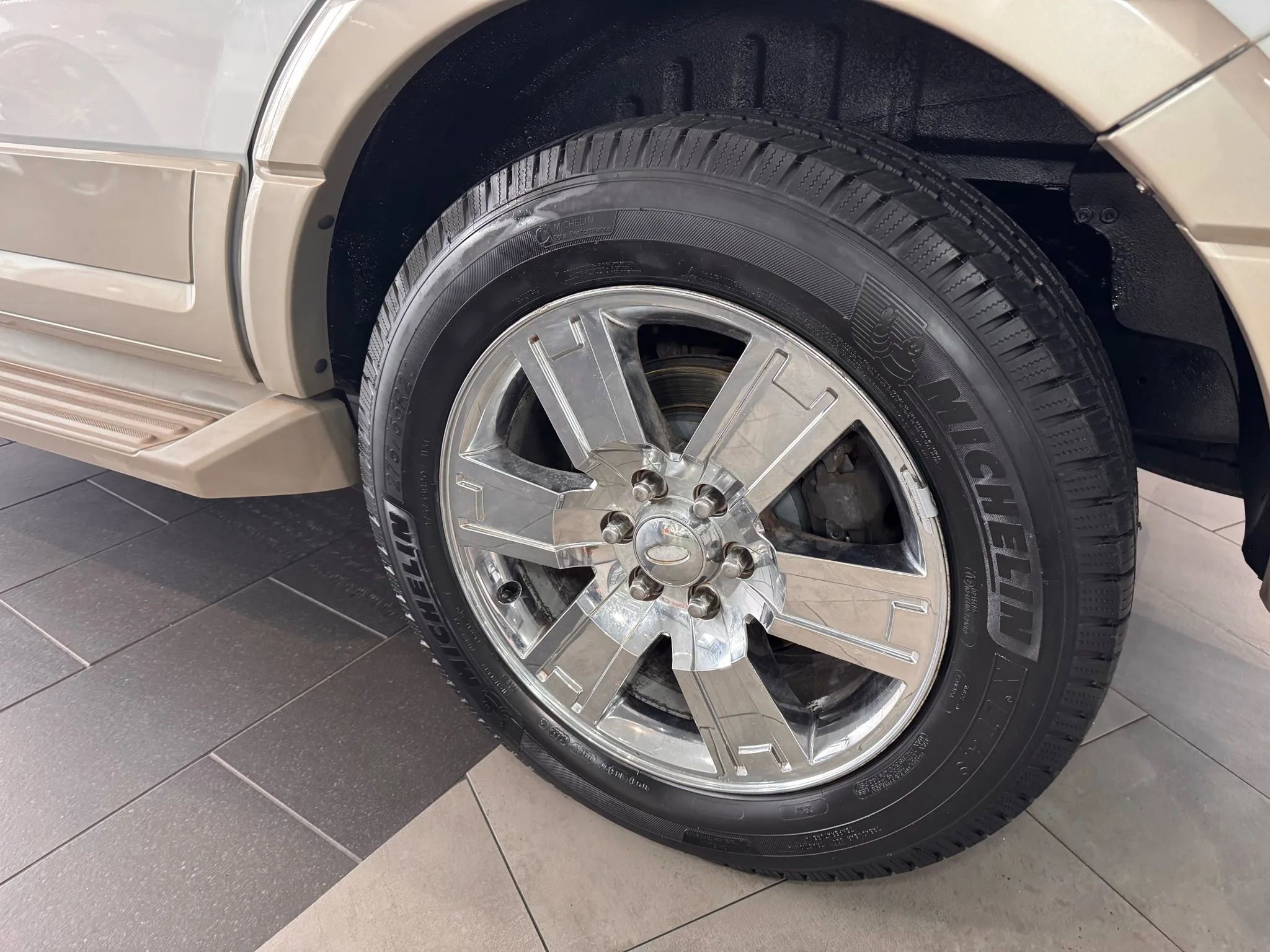 Used 2010 Ford Expedition Eddie Bauer image 39