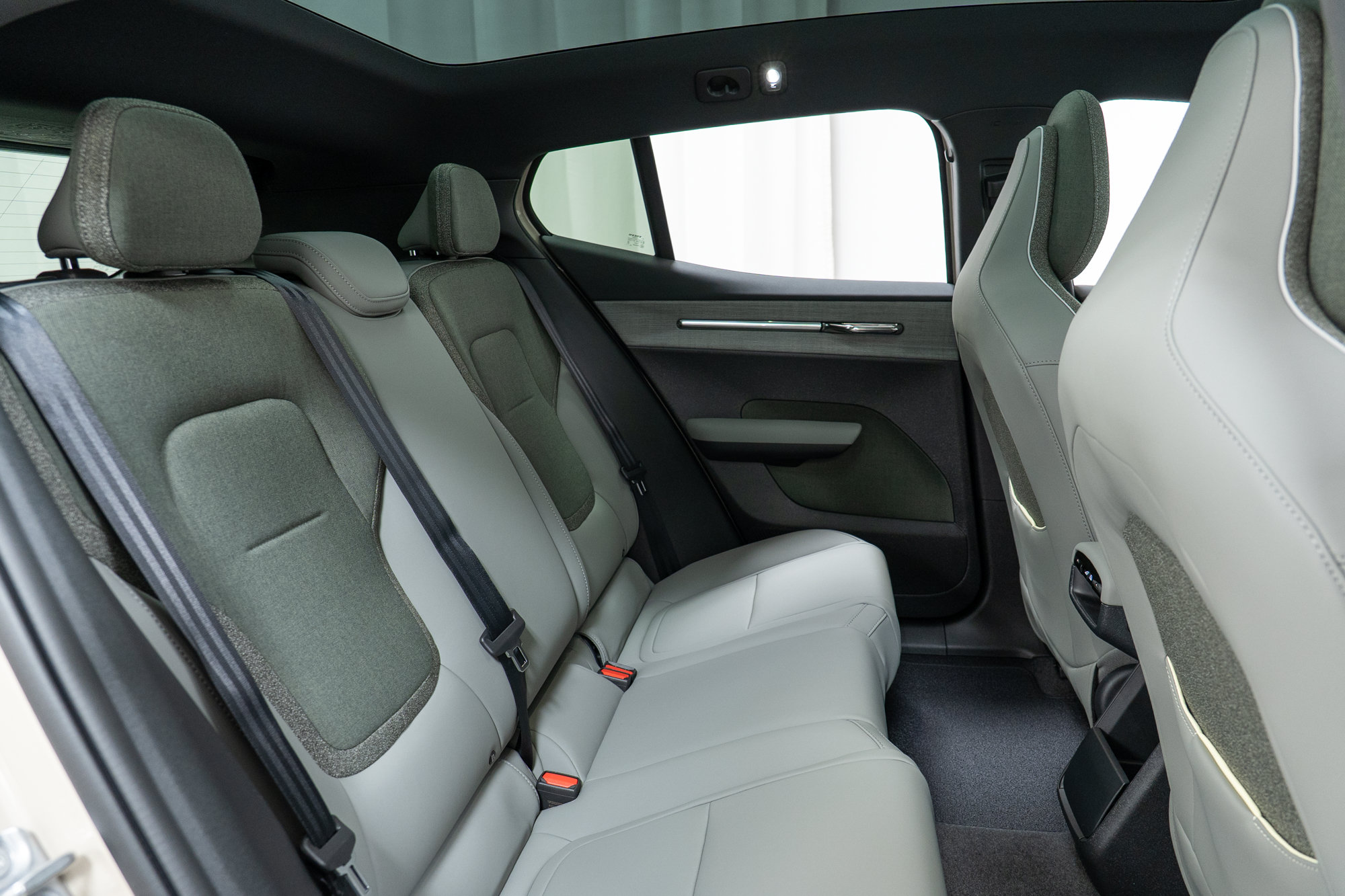 New 2026 Volvo EX30 Cross Country Ultra w/ Protection Package Premier AWD/4WD image 29