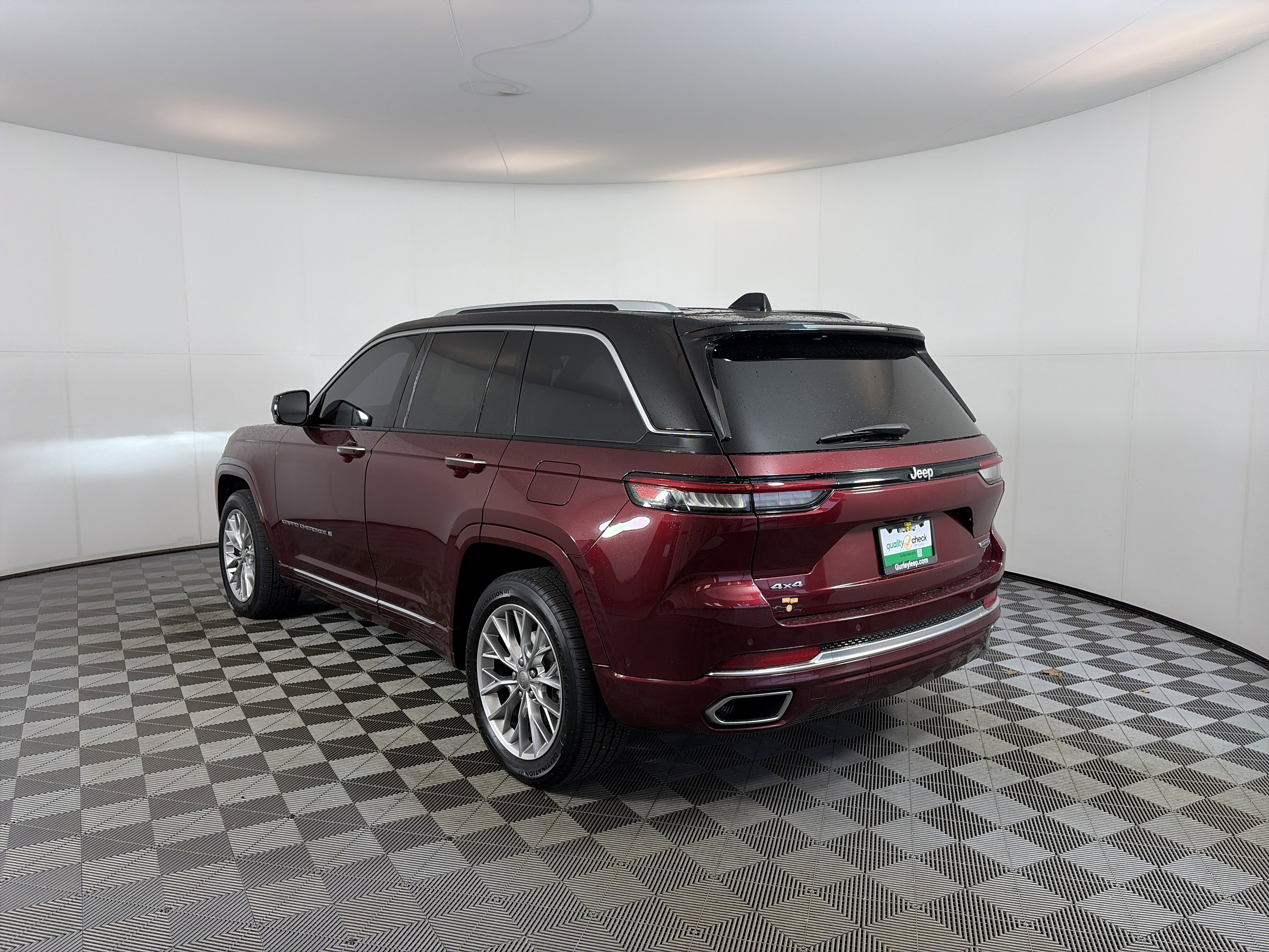 Used 2022 Jeep Grand Cherokee Summit AWD/4WD image 8