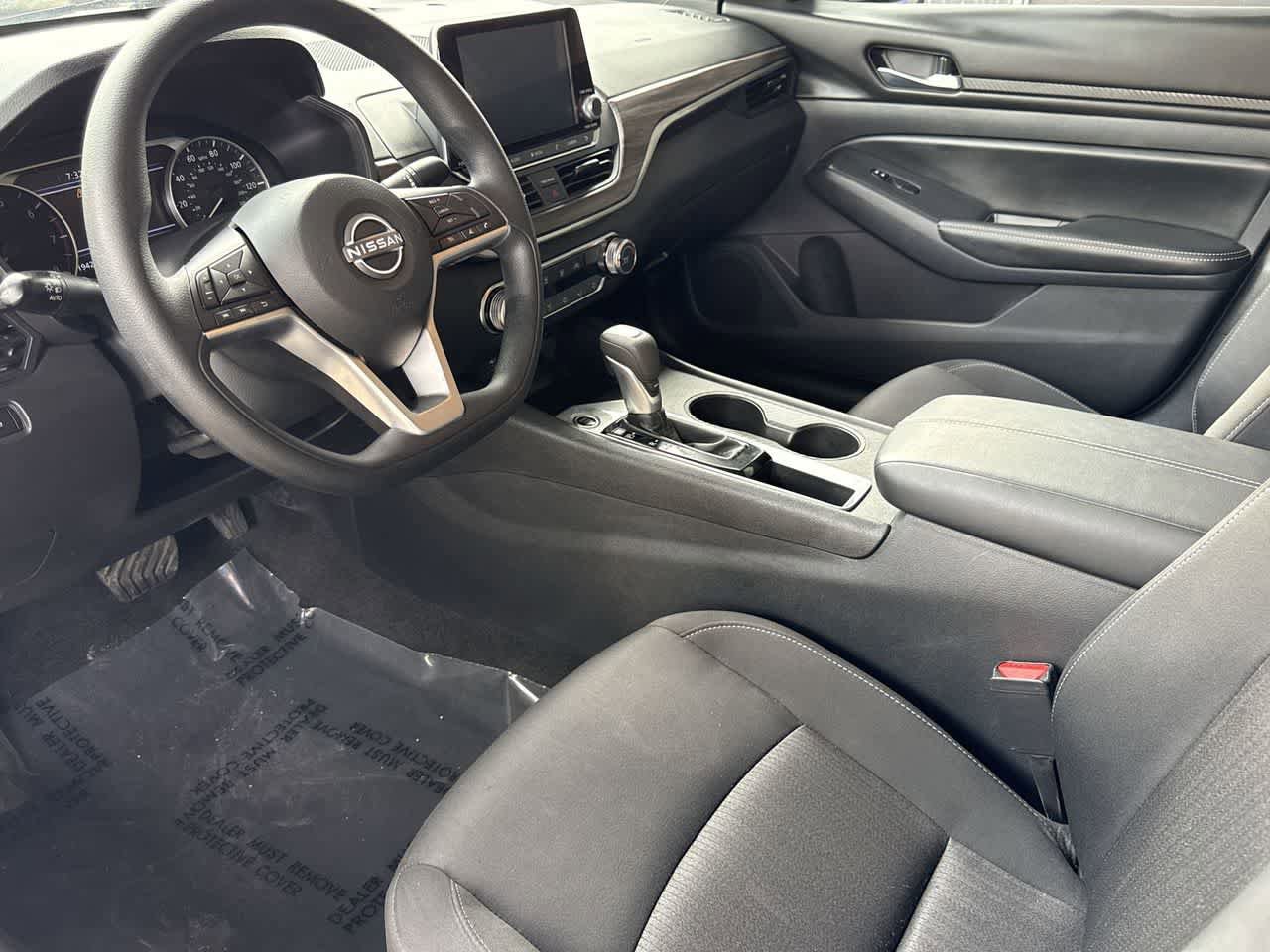 Used 2025 Nissan Altima 2.5 SV FWD image 13
