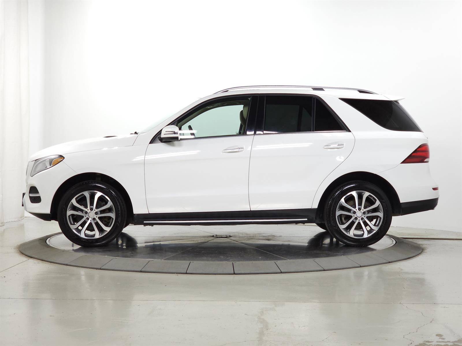 Used 2017 Mercedes-Benz GLE 350 4MATIC image 4