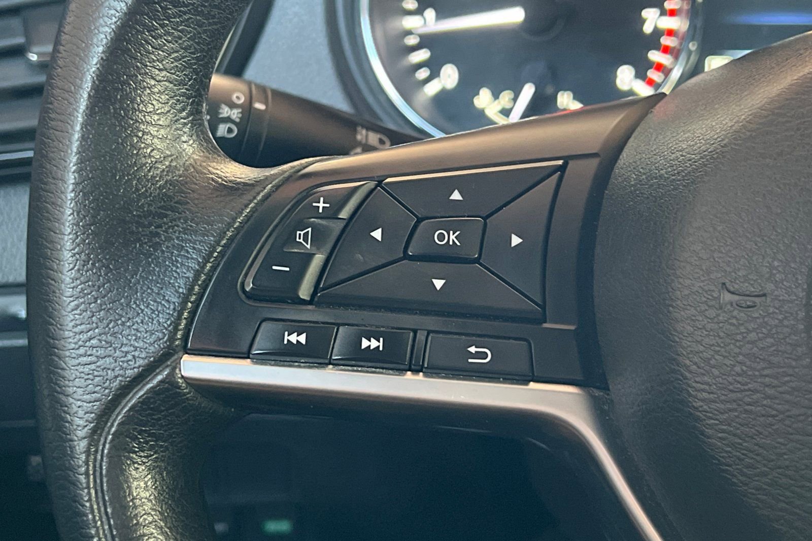 Used 2017 Nissan Rogue S image 30