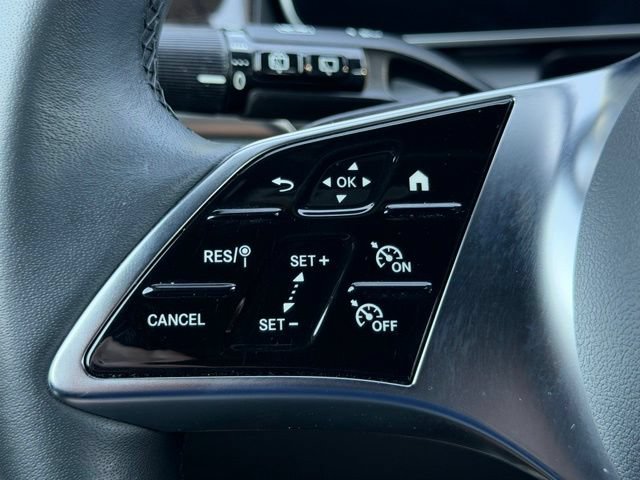 Used 2025 Mercedes-Benz GLC 300 4MATIC image 17