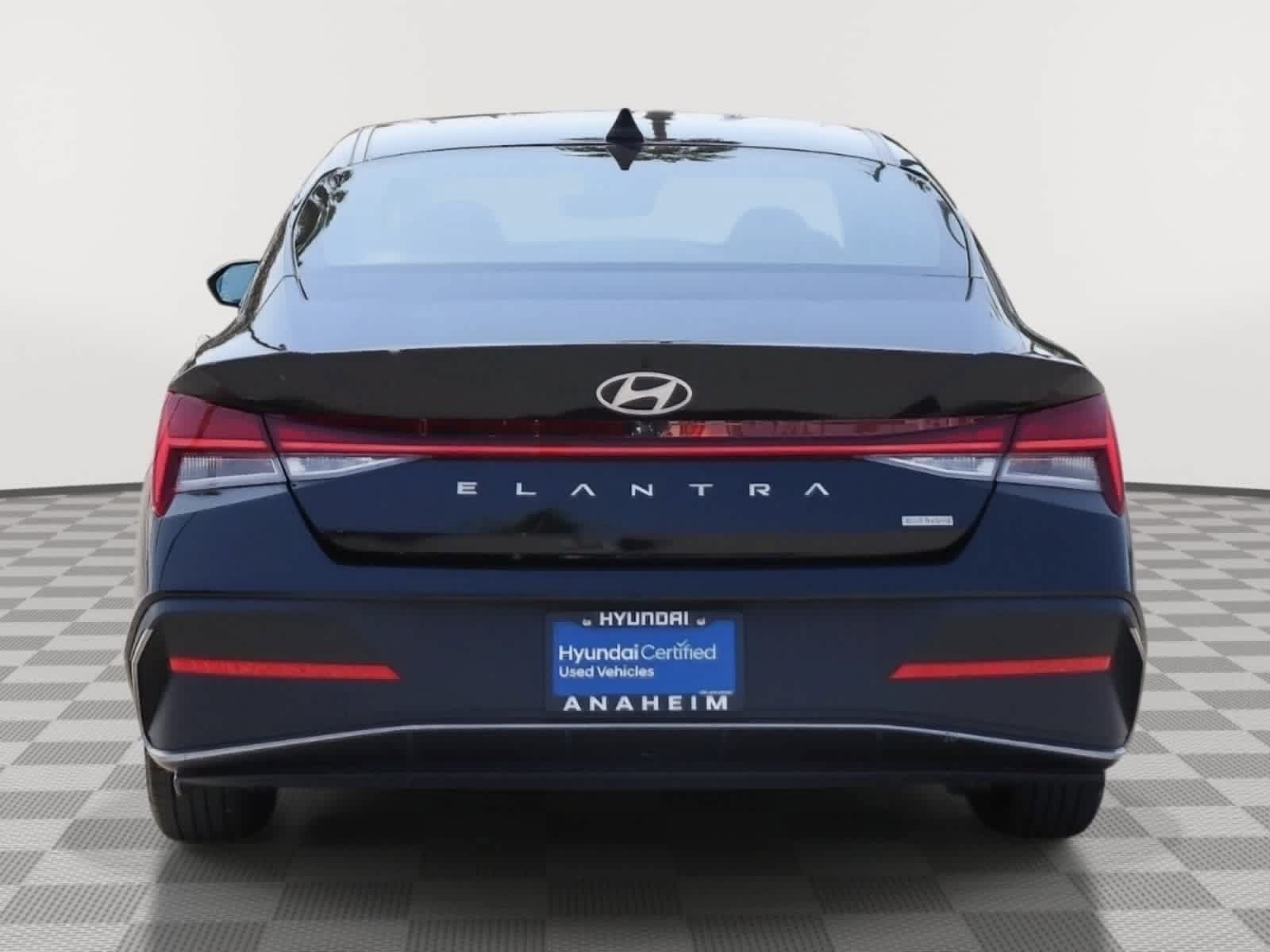 Used 2025 Hyundai Elantra Hybrid FWD image 8