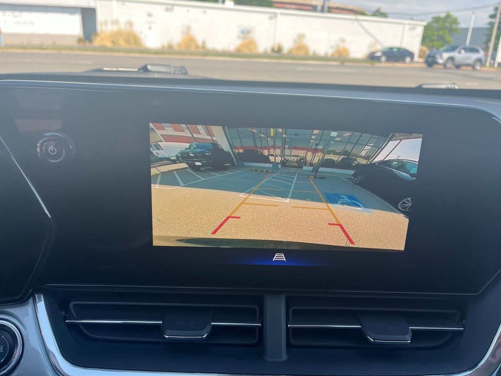 Used 2025 Chevrolet Trax LT FWD image 22