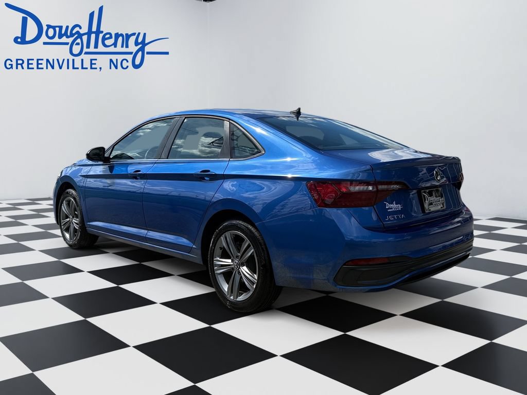 Used 2022 Volkswagen Jetta SE FWD image 3