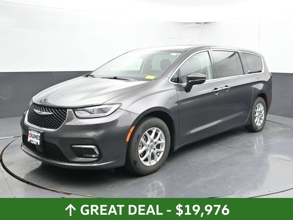 Used 2023 Chrysler Pacifica Touring-L FWD image 9