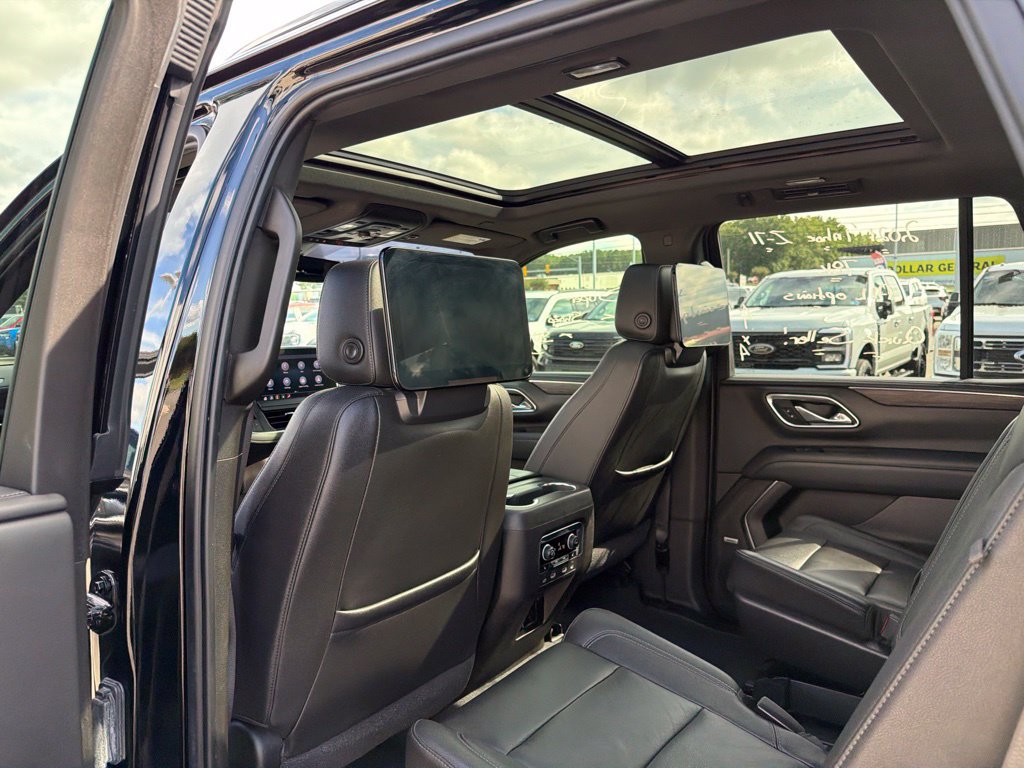 Used 2021 Chevrolet Tahoe Z71 w/ Luxury Package AWD/4WD image 12