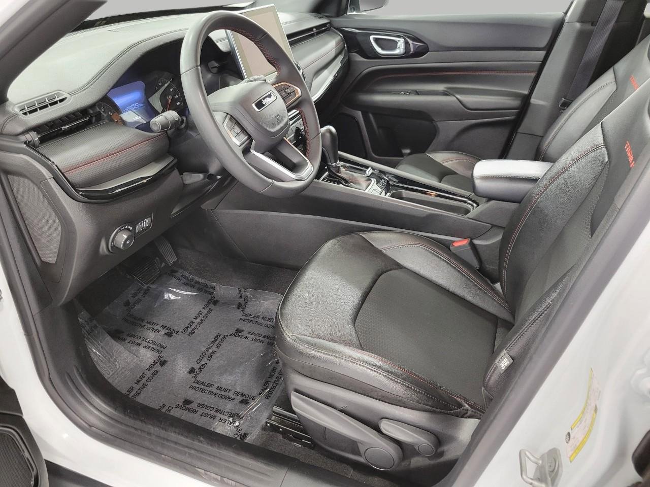 Used 2025 Jeep Compass Trailhawk AWD/4WD image 9