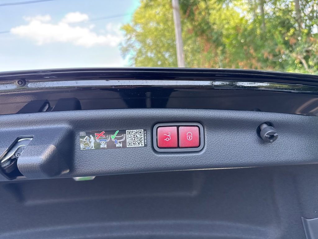 New 2025 Mercedes-Benz C 300 4MATIC Sedan image 31