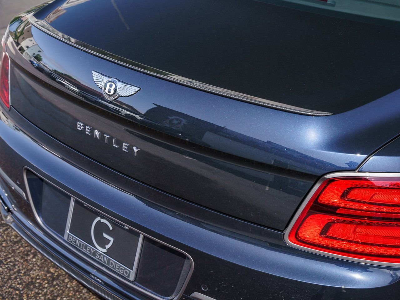 Used 2025 Bentley Flying Spur Plug-In Hybrid image 31