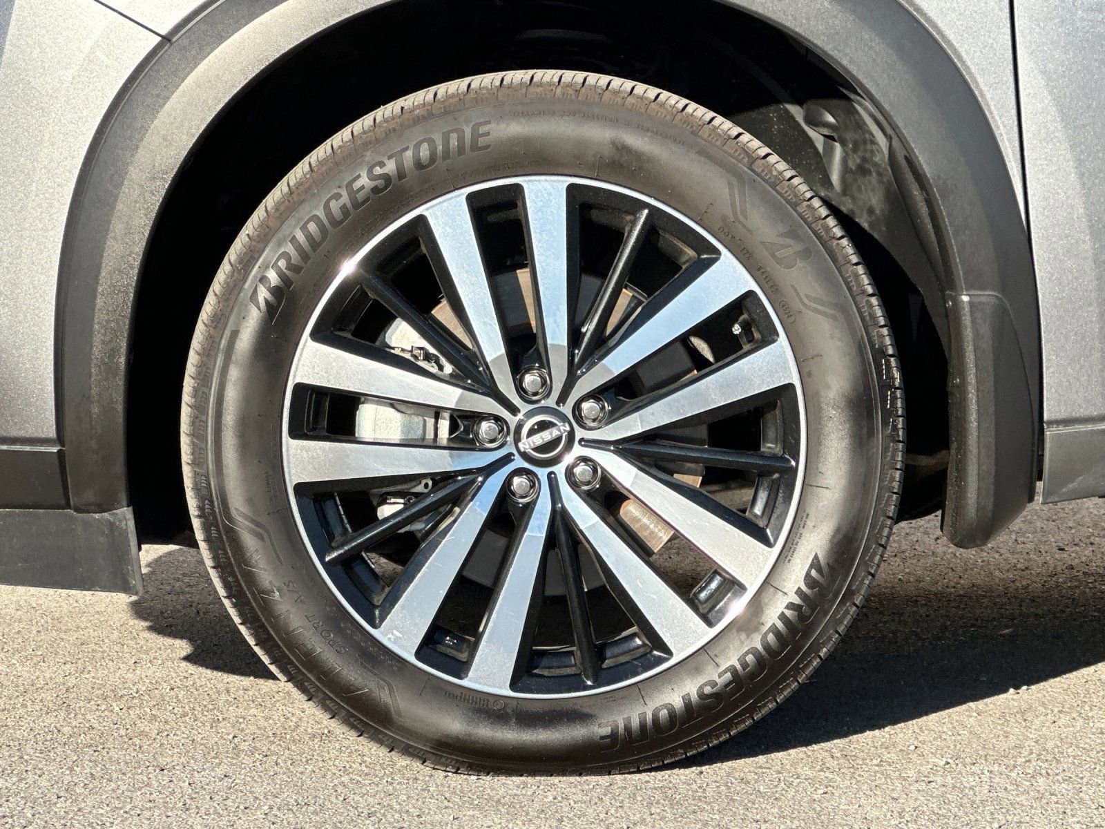 Used 2025 Nissan Pathfinder Platinum image 33