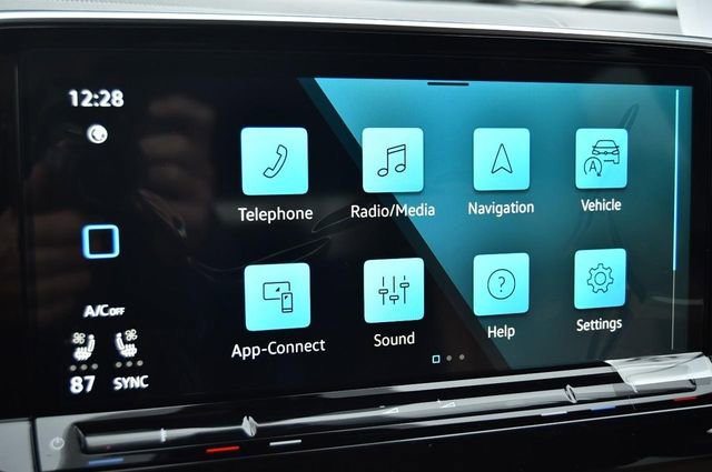 New 2026 Volkswagen Atlas Cross Sport SE image 14