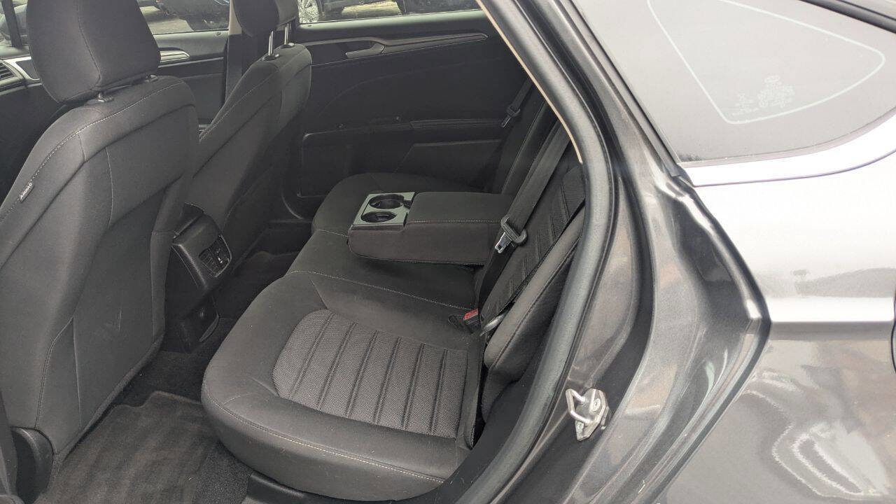 Used 2020 Ford Fusion SE image 27