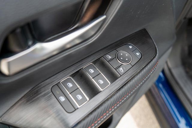 Certified 2025 Nissan Kicks SR image 19