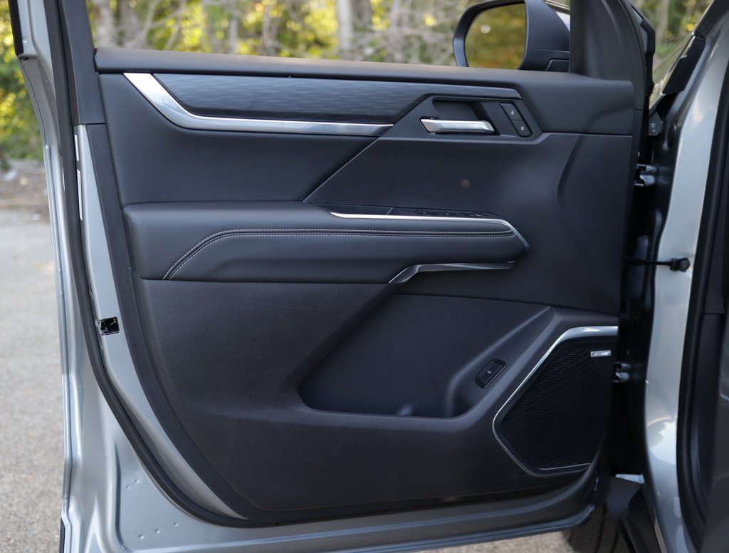 Used 2025 GMC Acadia Elevation image 25