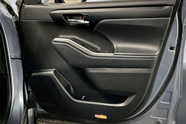 Used 2022 Toyota Highlander XLE image 29