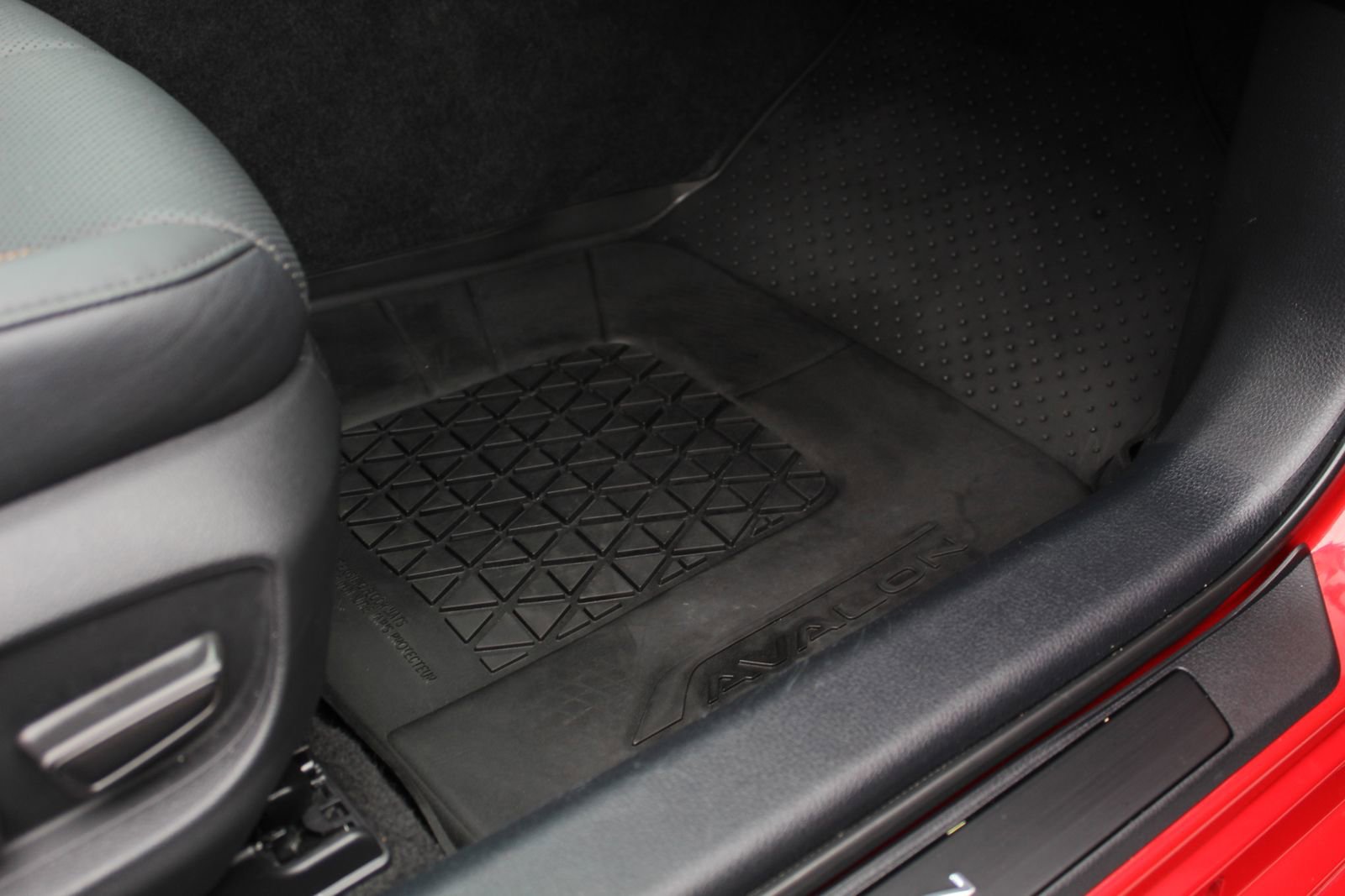 Used 2022 Toyota Avalon Touring image 23