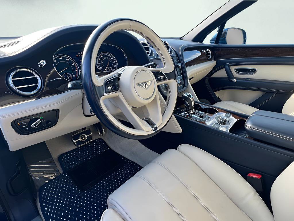 Used 2018 Bentley Bentayga AWD/4WD image 11