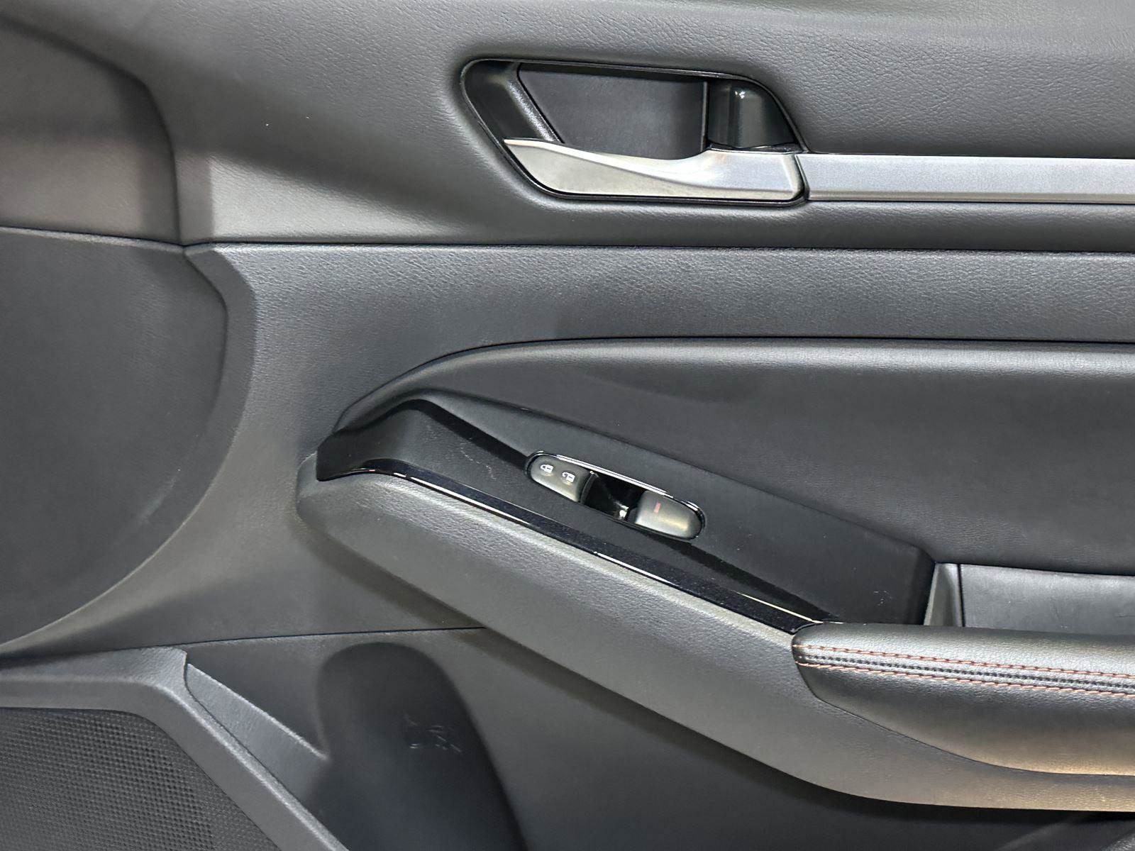 Used 2024 Nissan Altima 2.5 SR image 36