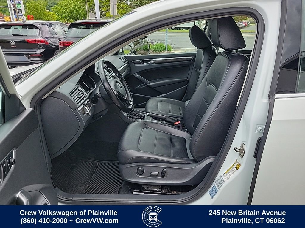 Used 2018 Volkswagen Passat 2.0T SE FWD image 14