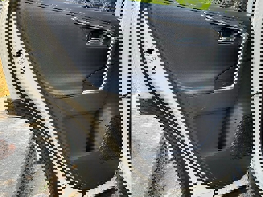 Used 2019 Toyota RAV4 Limited FWD image 26