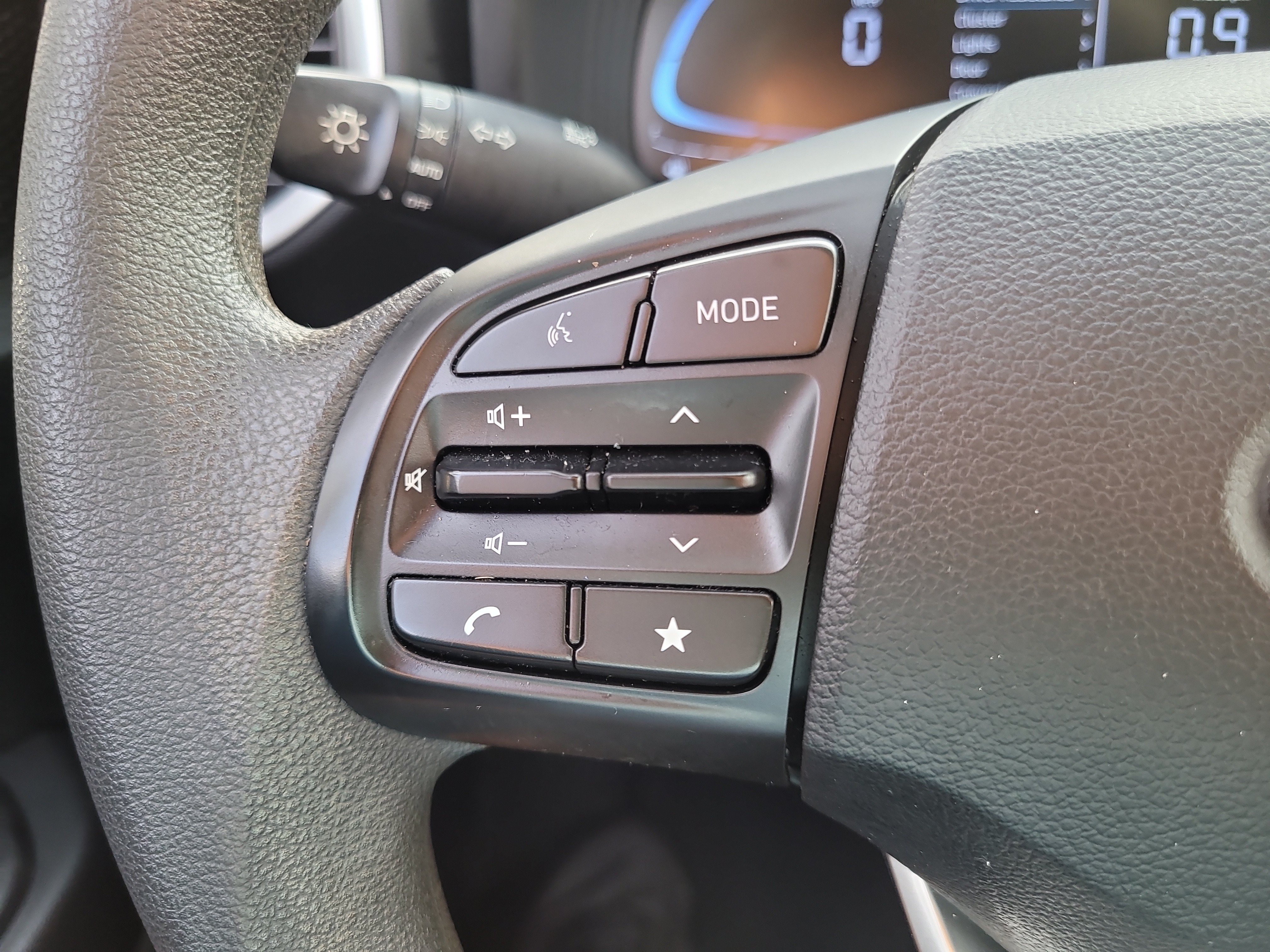 Used 2025 Hyundai Venue SE FWD image 27