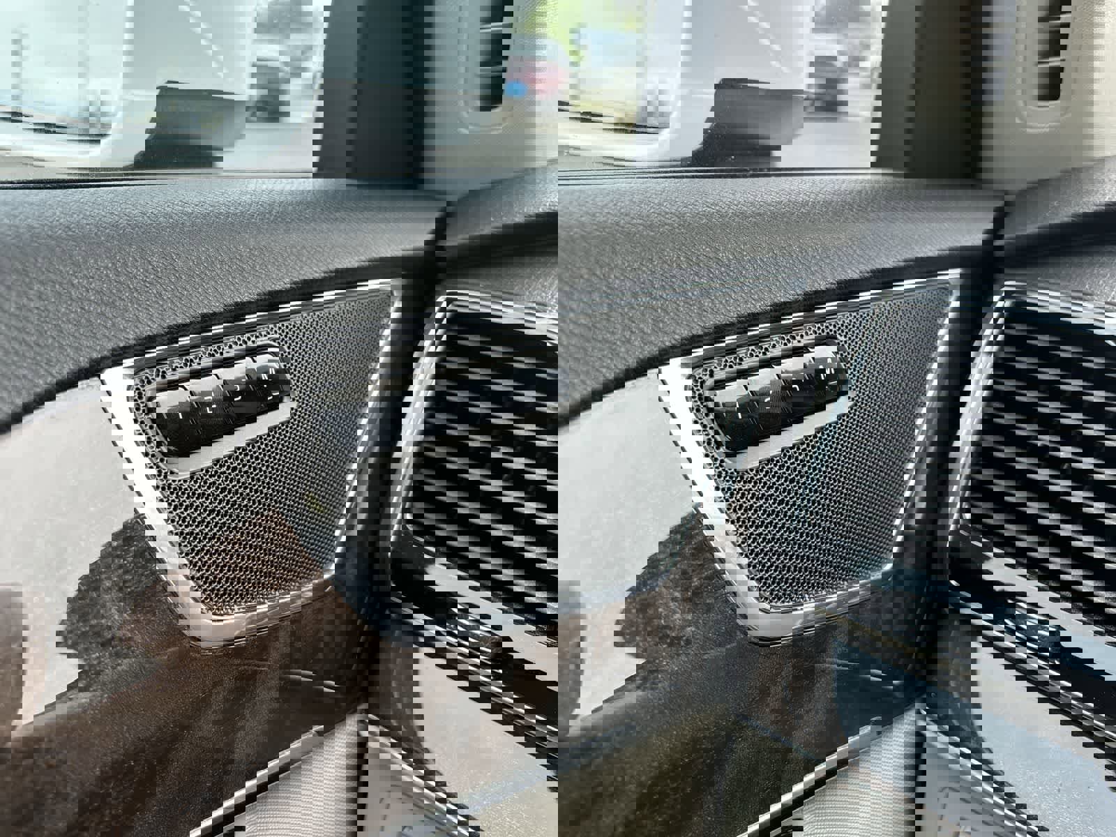 Used 2018 Volvo XC90 T6 Momentum w/ Convenience Package AWD/4WD image 26