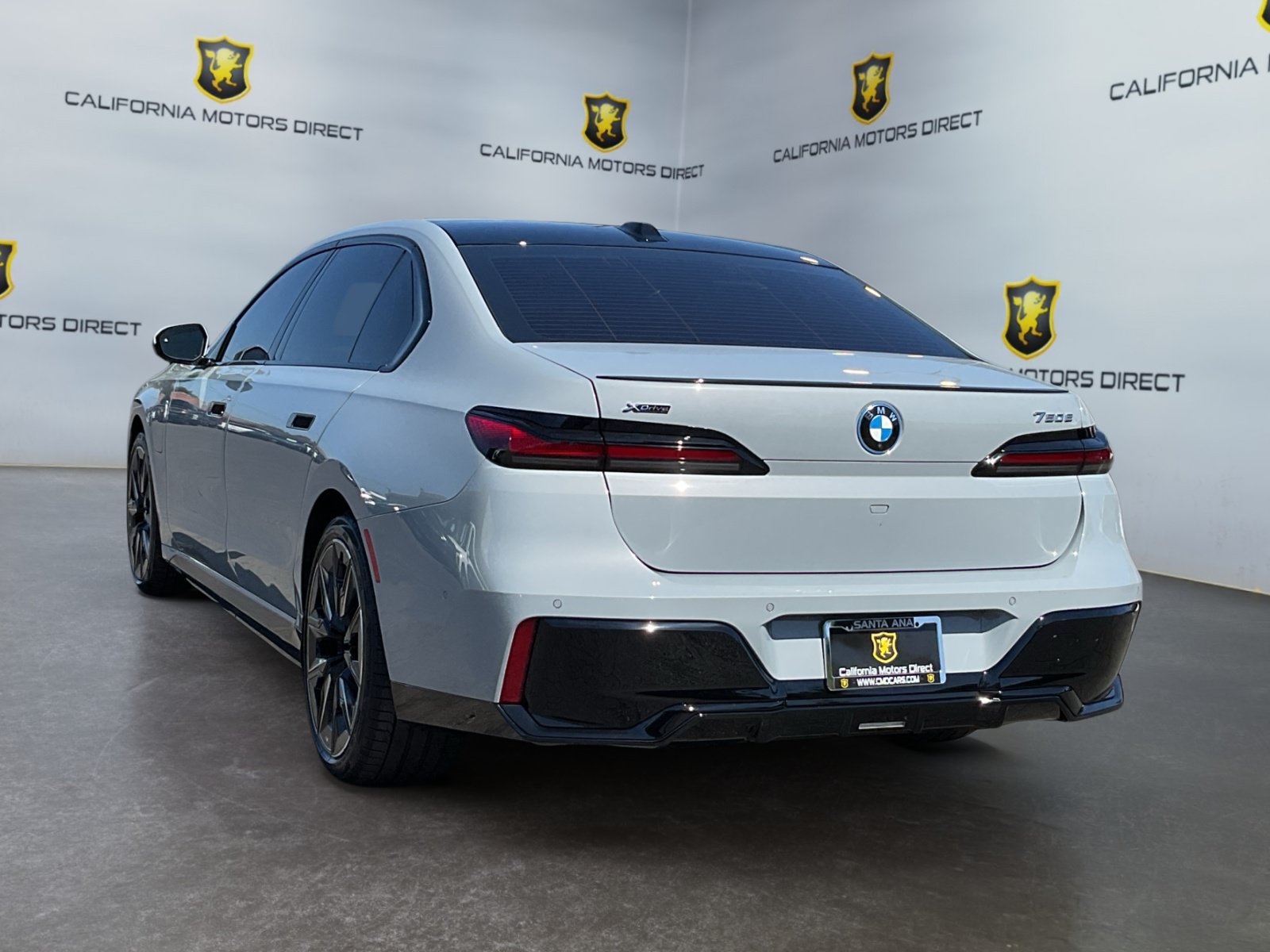 Used 2025 BMW 750e xDrive w/ Premium Package AWD/4WD image 7