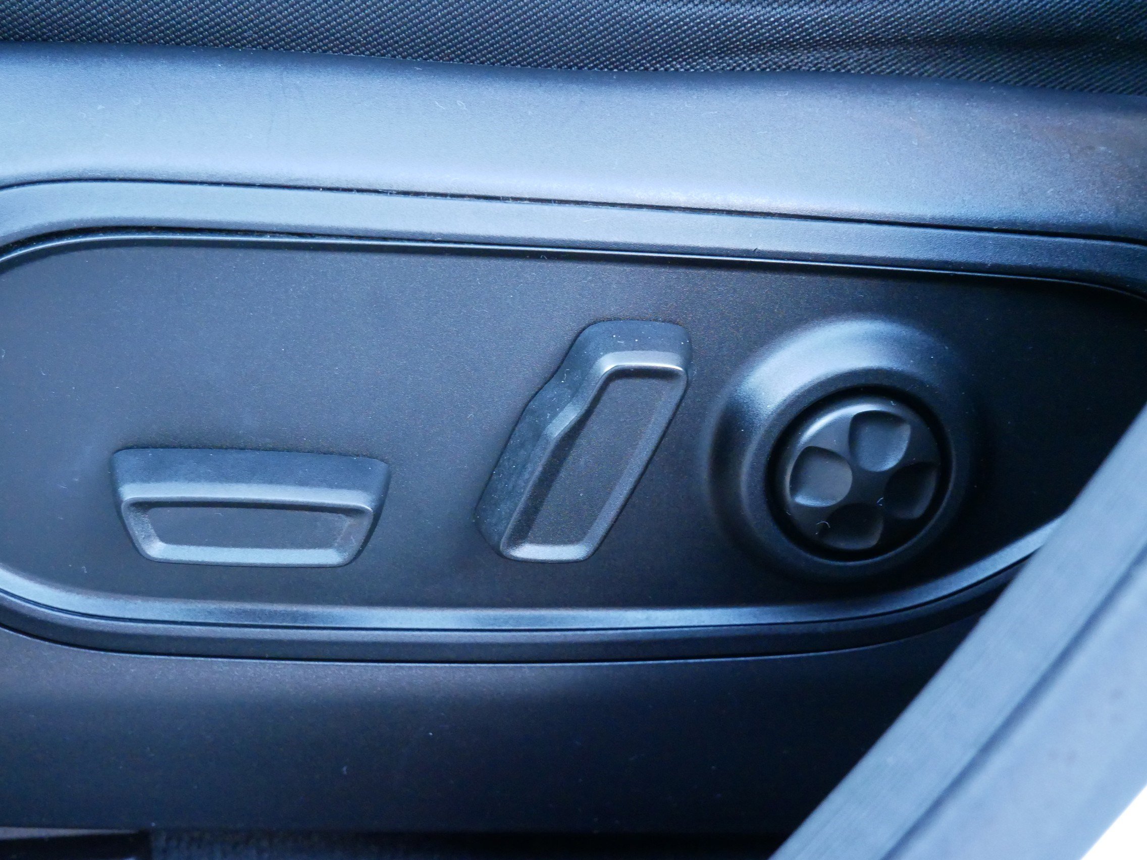 Used 2023 Jeep Grand Cherokee Laredo w/ Luxury Tech Group I image 19