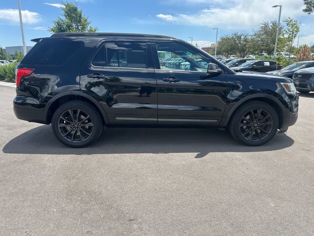 Used 2017 Ford Explorer XLT w/ Equipment Group 202A AWD/4WD image 10